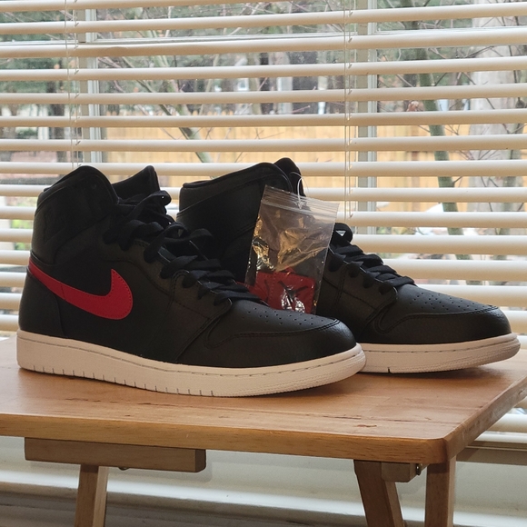 Air Jordan 1 GS 'Rare Air' “VARSITY RED” New Never been Worn - Picture 10 of 13